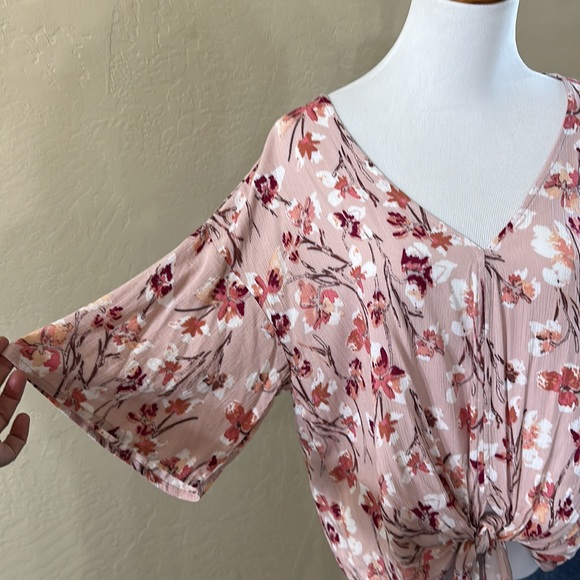 LUQ Pink floral blouse with ties - Picture 3 of 7